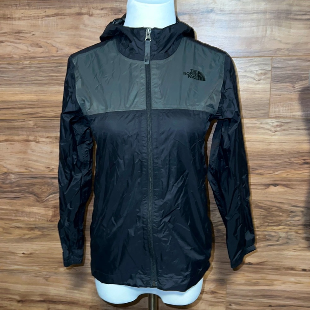 Boys The North Face zip up windbreaker size M